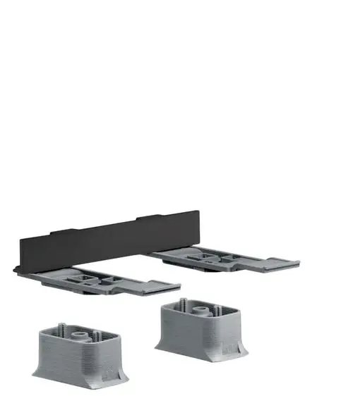 AXOR Universaladapterset in mattschwarz, bestehend aus einem mittleren Adapter und zwei seitlichen Stützen. Eignet sich zur Montage in unterschiedlichen Anwendungen.